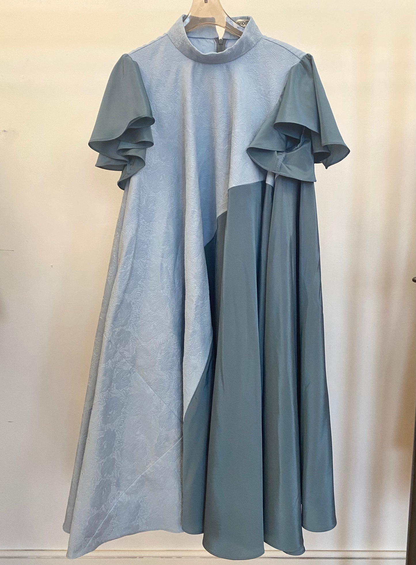 Strolling Tent Dress  w/ Flutter Sleeve (Pale Blue)