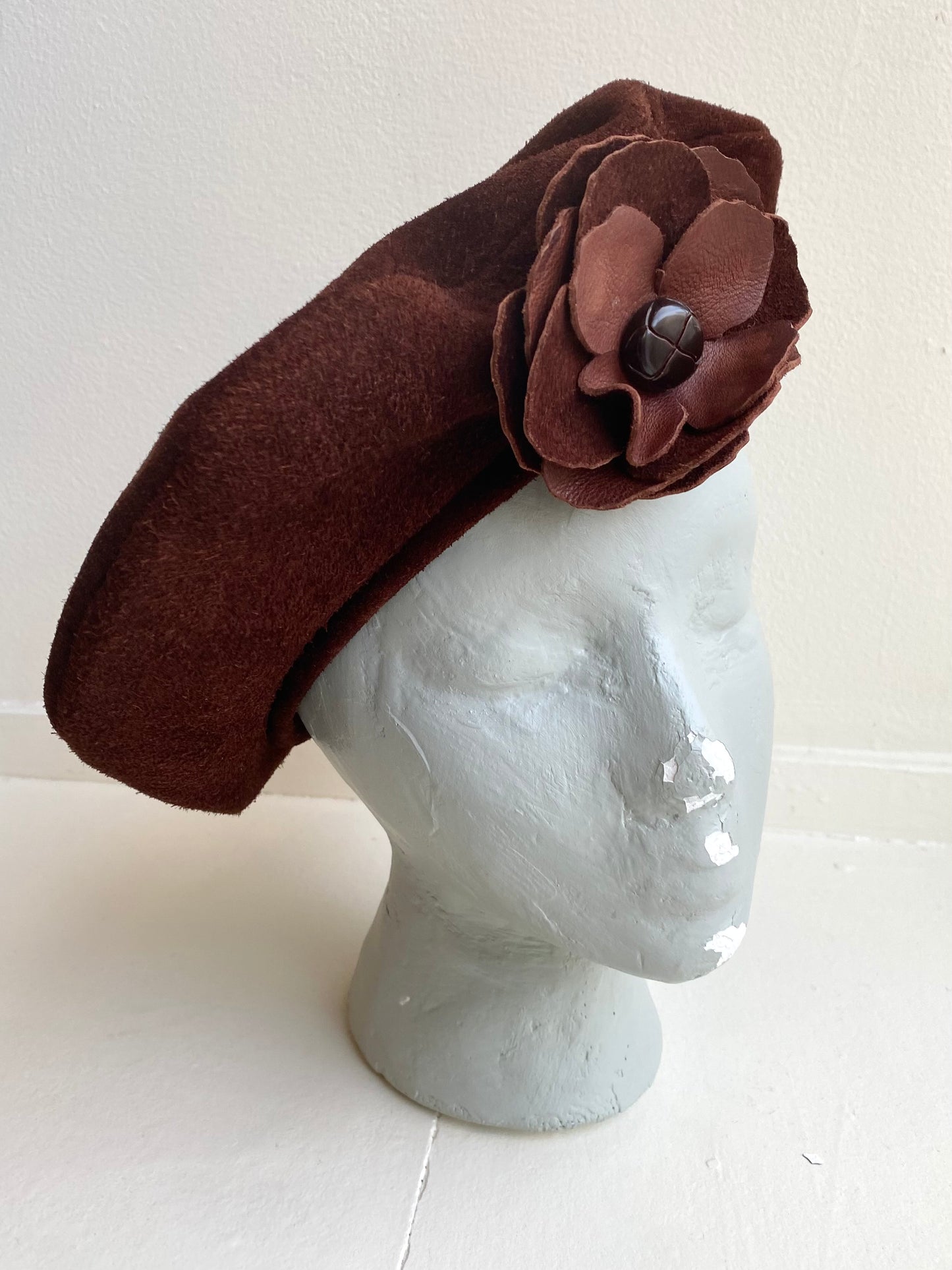 Suede Beret w/ Leather Flower Accent